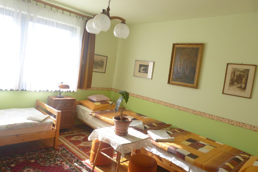 Familia Panzio Hotel Pannonhalma Szoba fotó