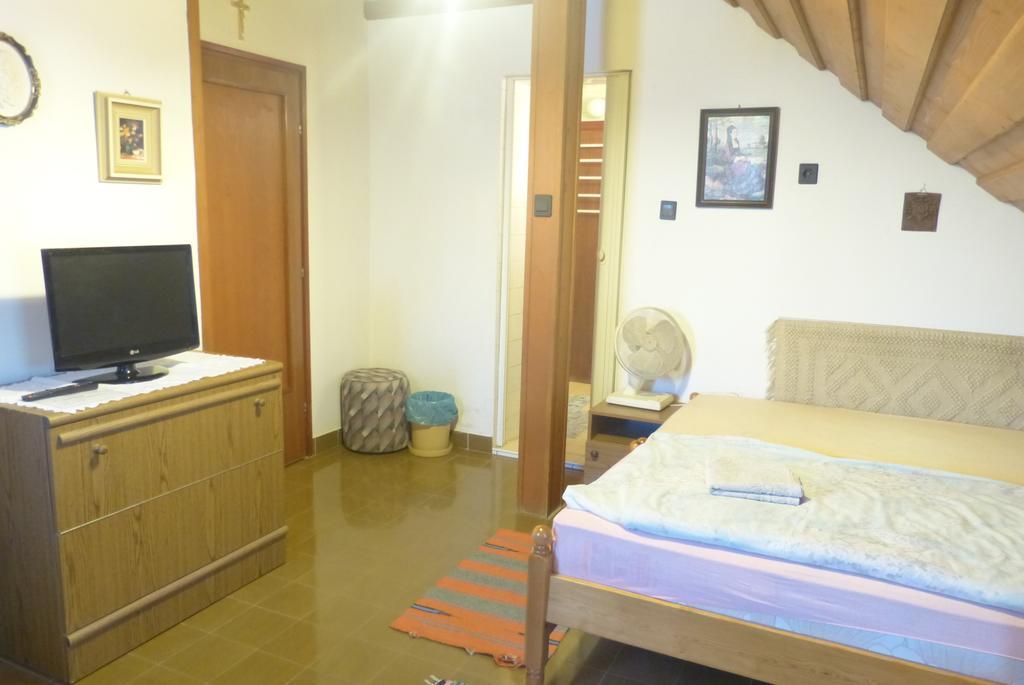 Familia Panzio Hotel Pannonhalma Szoba fotó