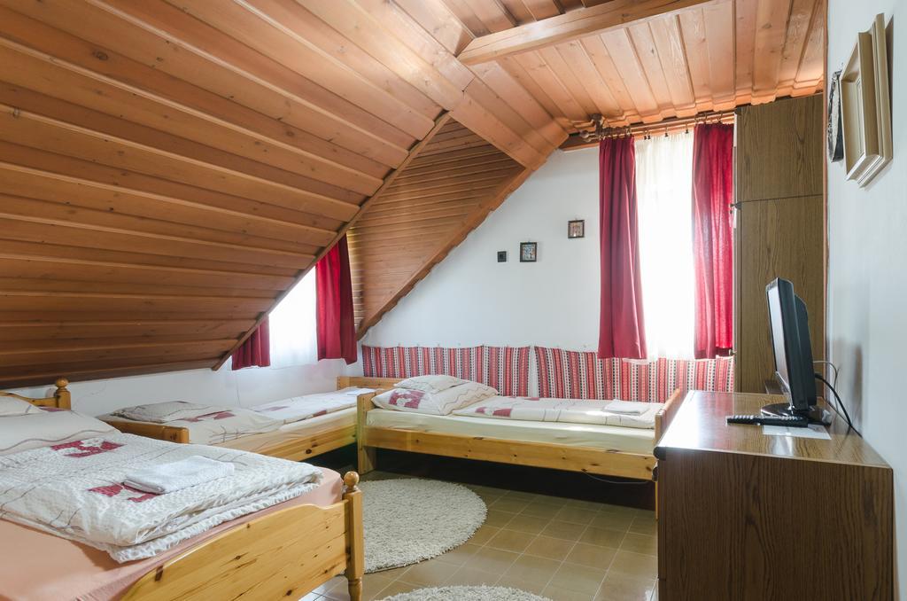 Familia Panzio Hotel Pannonhalma Kültér fotó